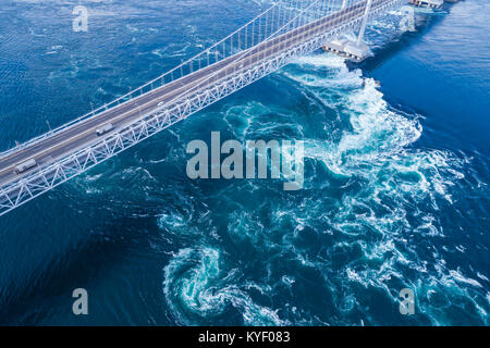 Onaruto Bridge, vue de la ville de Naruto, Préfecture Tokushima, Japon. Banque D'Images