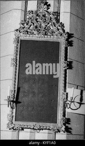 La cathédrale de Västerås (Västerås Domkyrka) en Suède est une église de style gothique consacrée en 1271. Basilique romane à l'origine, elle a été agrandie aux XVe et XVIe siècles. La cathédrale présente un toit recouvert de cuivre et une flèche baroque datant de 1694. Il abrite le tombeau du roi Éric XIV de Suède. Banque D'Images