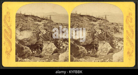 Photographie d'un chantier de construction, montrant des bâtiments en construction, des échafaudages et une activité de main-d'œuvre, de la collection stéréoscopique Dennis. Banque D'Images