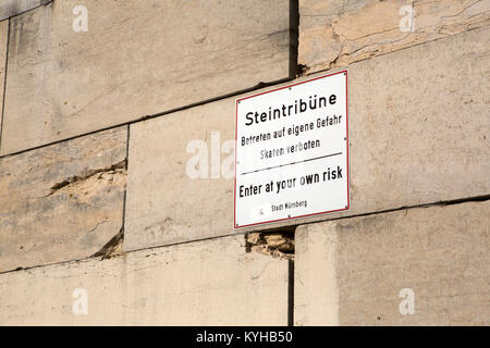 Vestiges de la tribune du Führer au champ Zeppelin dans Nurermberg, Allemagne. Banque D'Images