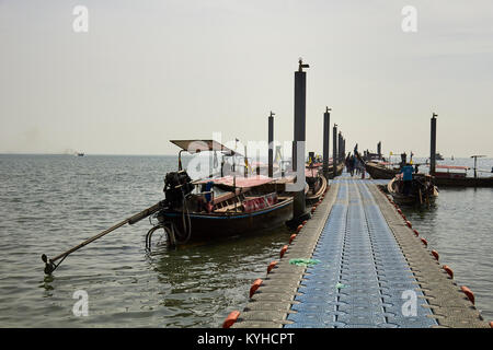 East Railay Beach wharf, Railay, Krabi, Thaïlande Provence sur les bords de la mer d'Andaman Banque D'Images