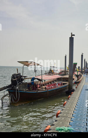 East Railay Beach wharf, Railay, Krabi, Thaïlande Provence sur les bords de la mer d'Andaman Banque D'Images