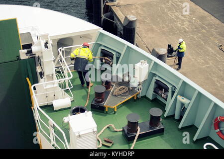 Pour préparer les travailleurs exprimés de Gourock Caledonian MacBrayne Argyle ferry Rothesay, Royaume-Uni Banque D'Images