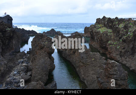 Bassins de lave, Porto Moniz, Madeira Banque D'Images