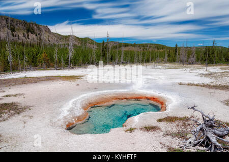 Piscine Geyser bleu à Yellowstone Lake dans le parc national de Yellowstone, Wyoming. Banque D'Images