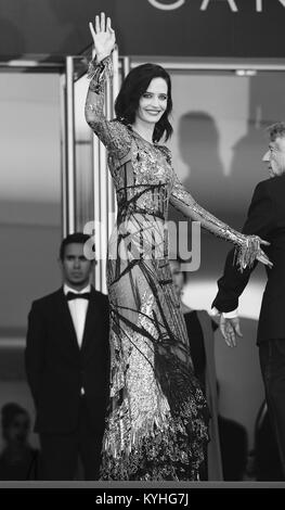 CANNES - le 27 mai 2017 : ( Image modifiée numériquement à monochrome ) Eva Green assiste à basé sur une histoire vraie première mondiale au cours de l'assemblée annuelle du Festival du Film de Cannes au Palais des Festivals Banque D'Images