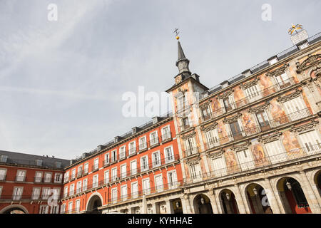 Détail d'une façade décorée et d'un balcon à la Palza Mayor, Madrid, Espagne. Banque D'Images