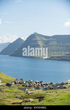 Le petit village de Funningur sur Eysturoy dans les îles Féroé. Banque D'Images