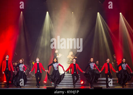 Dúlamán - Voix de l'époque celtique, la danse irlandaise et folk music show, produit par Sean McCarthy, Dúlamán a été finaliste de German TV talent show 'Das Supertalent 2017', montrent ici au Stadthalle Essen, Allemagne, le 13 Jan, 2018. Crédit : Christian Lademann Banque D'Images