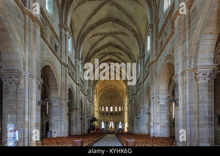 France, Haute-Marne (52), Langres, cathédrale Saint-Mammès du XIIe siècle, la nef // France, Haute-Marne, Langres, cathédrale Saint Mammes du 12 c Banque D'Images