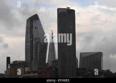 Une vue sur les toits de Londres du South Bank, y compris l'Oxo Tower (premier plan) et (de gauche à droite) d'une Blackfriars, le Fragment, le South Bank Tower et 240 Blackfriars. Banque D'Images