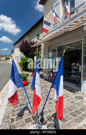 France, Haute-Marne (52), Colombey-les-Deux-Églises, magasin de souvenirs // France, Haute-Marne, Colombey-les-Deux-églises, magasin de souvenirs Banque D'Images