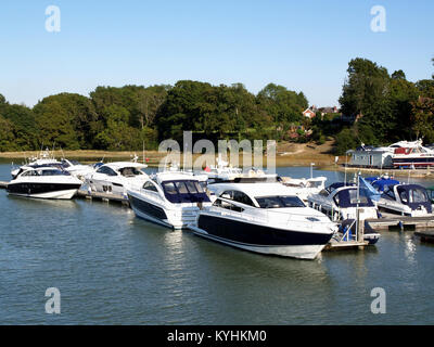 Location de lits le long de la rivière Hamble en Bursledon, Hampshire, England, UK Banque D'Images