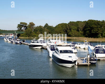 Location de lits le long de la rivière Hamble en Bursledon, Hampshire, England, UK Banque D'Images