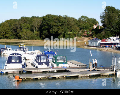 Location de lits le long de la rivière Hamble en Bursledon, Hampshire, England, UK Banque D'Images