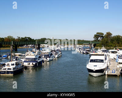 Location de lits le long de la rivière Hamble en Bursledon, Hampshire, England, UK Banque D'Images