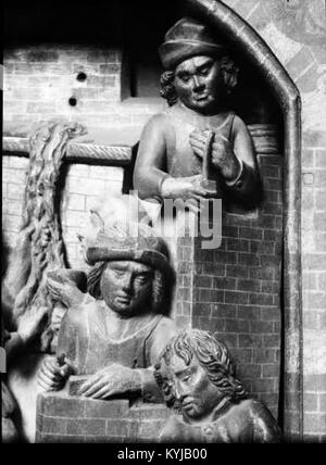 Storkyrkan, également connu sous le nom de Sankt Nicolai kyrka, est la plus ancienne église de Stockholm, consacrée en 1306. Située à Gamla Stan, elle sert de cathédrale de la ville depuis le XIIIe siècle. L'église est réputée pour son architecture médiévale et son importance historique. Banque D'Images