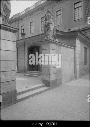 Storkyrkan (également appelé Sankt Nikolai kyrka) à Stockholm est la plus ancienne église de la ville, avec des origines au 13ème siècle et la consécration en 1306. Il présente un hall d'église en briques datant de la fin du moyen âge et une façade extérieure baroque du XVIIIe siècle. L'église a servi de site de couronnement, la cathédrale du diocèse de Stockholm, et reste active dans l'église de Suède. Banque D'Images