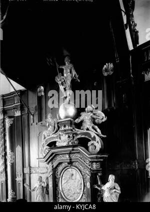 Cette photographie montre Storkyrkan (église Saint-Nicolas) à Stockholm, en Suède, mettant en évidence son architecture médiévale, ses éléments gothiques et son importance culturelle comme l'un des plus anciens sites religieux de Suède Banque D'Images