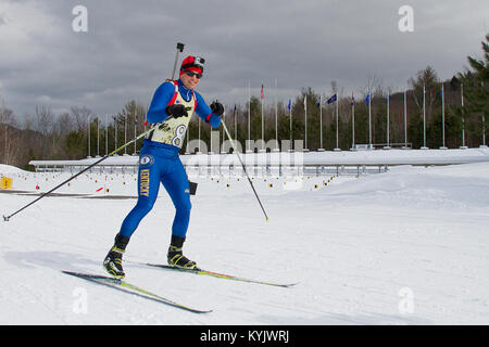 Gardes du Kentucky inscrivez-vous plus de 150 concurrents de 24 membres pour le 40ème Championnat national de biathlon garde au Camp d'Ethan Allen Site Formation à Jéricho, Vermont), 1-5 mars, 2015. (U.S. Photo de la Garde nationale par le sergent. Raymond Scott) Banque D'Images