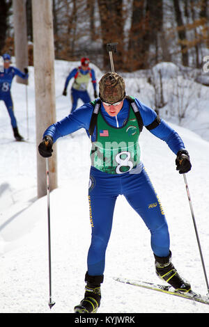 Gardes du Kentucky inscrivez-vous plus de 150 concurrents de 24 membres pour le 40ème Championnat national de biathlon garde au Camp d'Ethan Allen Site Formation à Jéricho, Vermont), 1-5 mars, 2015. (U.S. Photo de la Garde nationale par le sergent. Raymond Scott) Banque D'Images