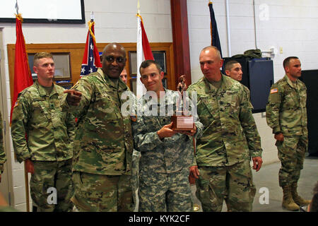 La CPS. Richard animé avec la Garde nationale de Géorgie est nommée Région III Le Soldat de l'année au Wendell H. Ford Centre de formation régional à Greenville, Ky., 26 avril 2017. (U.S. Photo de la Garde nationale par le sergent. Raymond Scott) Banque D'Images