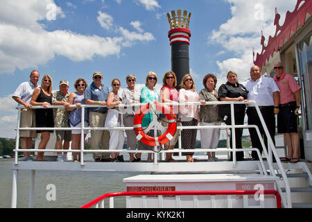 Gold Star familles apprécieront le quatrième survivants des services d' Riverboat Ride sur l'Ohio, le 11 juin 2017. (U.S. Photo de la Garde nationale par le sergent. Raymond Scott) Banque D'Images