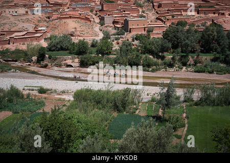 3 hommes marocain sur mule, vallée des Roses, Maroc Banque D'Images