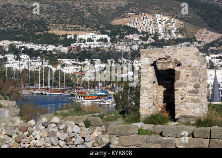 Marina de Bodrum et le château de Saint Pierre, Turquie Banque D'Images