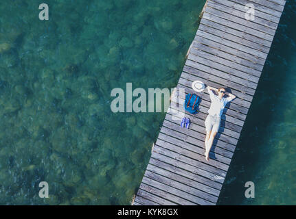 Happy tourist sur la plage, vacances, voyage vacances tropicales background with copy space Banque D'Images
