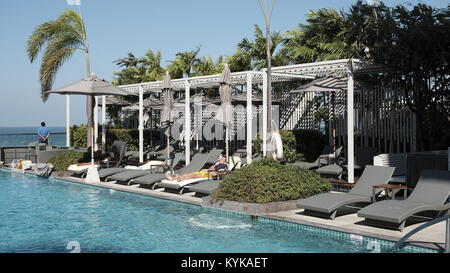 Holiday Inn 4e étage de la piscine, à destination de Plage Resort Pattaya Thaïlande Banque D'Images