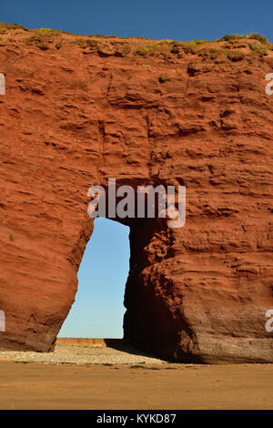 Dans Archway Rock Langstone à marée basse. Banque D'Images