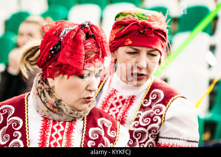 Gomel, Bélarus - Mars 12, 2016 : vendeuse à la célébration des Jours gras en costume national folklorique Belarus Banque D'Images