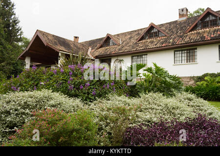 Une belle maison et jardin à Arusha, Tanzanie Banque D'Images