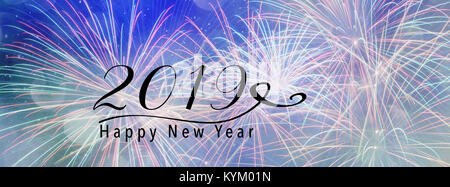 D'artifice contre une toile rose avec effet de flou et de chute de neige. Style bannière panoramique. Pèse-personne jusqu'à mettre en place un facebook taille de l'unité de coupe. Happy New Yea Banque D'Images