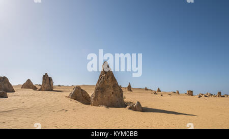 LANCELIN, l'Australie, WA / Western Australia - 19 décembre 2017, les pinacles au Parc National de Nambung, le Parc National de Nambung . Le calcaire comp Banque D'Images