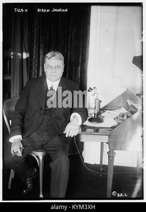 Une image d'archives de Hiram Johnson, une figure importante de la politique américaine, capturée au début du XXe siècle. La photo fait partie de la collection de la Bibliothèque du Congrès, documentant les contributions de Johnson à l’histoire politique américaine. Banque D'Images