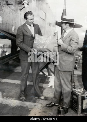 Photographie de pilote avion Lloyd Bertaud et individu non identifié 4010634593 o Banque D'Images