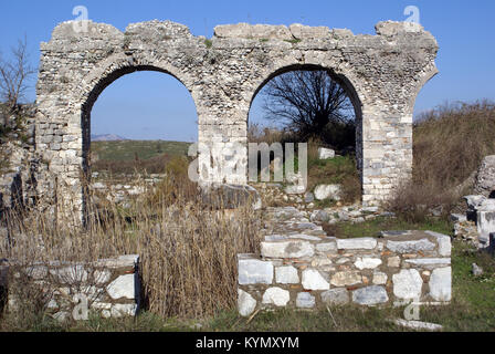 Aqueduc et les ruines à Milet, Turquie Banque D'Images