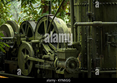 Ancien moteur âne, aka vapeur, l'exploitation forestière treuil moteur, construit à Taiwan en 1941, Chinan National Forest Recreation Area, Hualien, Taiwan Banque D'Images