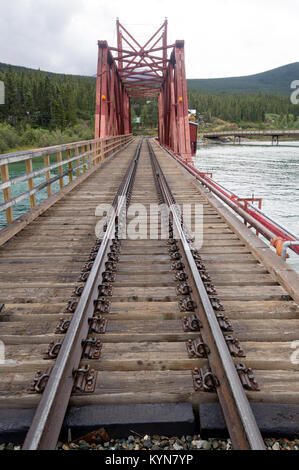 Le pont ferroviaire à Carcross, au Yukon, au service de la White Pass and Yukon Route Heritage Railway. Banque D'Images