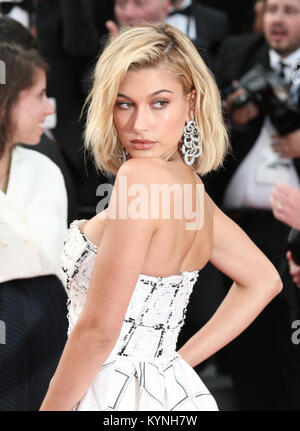 Hailey Baldwin assiste à la séduisit le dépistage au cours de la 70e assemblée annuelle du Festival du Film de Cannes au Palais des Festivals le 24 mai 2017 à Cannes, France. Banque D'Images