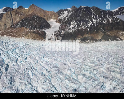 L’opération IceBridge de la NASA fournit un relevé aérien de la plate-forme glaciaire Larsen C en Antarctique. Cette mission contribue à la recherche sur les changements dynamiques de la plate-forme glaciaire et son impact potentiel sur le niveau mondial de la mer. Banque D'Images