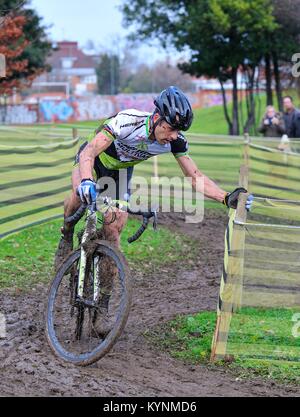 GIJON, ESPAGNE - 11 janvier : Championnats Cyclocross Espagne en janvier 11, 2015 à Gijon, Espagne. Le cycliste Jose Antonio Hermida Ramos rivaliser en élite Banque D'Images