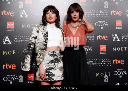 Anna Castillo et Belén Cuesta pendant une séance de candidatures pour le 32ème Prix annuel de Goya à Madrid, lundi 15 janvier, 2018 Crédit : Gtres información más Comuniación sur ligne, S.L./Alamy Live News Banque D'Images