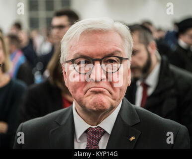 Frankfurt am Main, Allemagne. 13 Jan, 2018. Le Président allemand Frank-Walter Steinmeier se trouve dans l'Eglise Saint-Paul au cours d'une cérémonie à Frankfurt am Main, Allemagne, 13 janvier 2018. Crédit : Andreas Arnold/dpa/Alamy Live News Banque D'Images