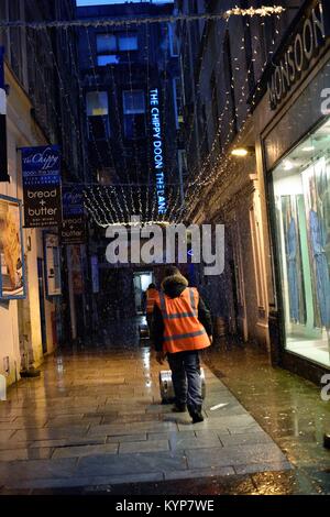Glasgow, Royaume-Uni. 16 janvier, 2018. Météo britannique. En stock les travailleurs des bars et des restaurants dans le temps de gel. Crédit : Tony Clerkson/Alamy Live News Banque D'Images