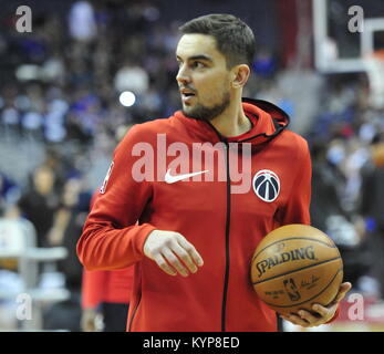 Washington, United States. 08Th Jan, 2018. Tomas Satoransky (Washington) se réchauffe avant le match NBA Washington Wizards vs New York Knicks à Washington, USA, le 4 janvier 2018. Crédit : David Svab/CTK Photo/Alamy Live News Banque D'Images