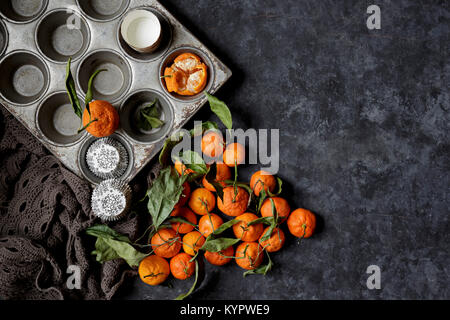 Prêt à cuire avec des oranges Banque D'Images