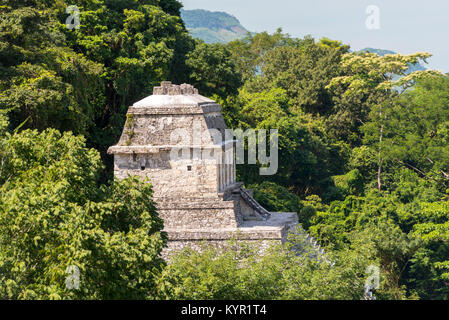 PALENQUE, MEXIQUE - le 29 novembre : Ancient structures mayas au site du patrimoine mondial le 29 novembre 2016 à Palenque. Palenque a été déclarée patrimoine mondial de Banque D'Images